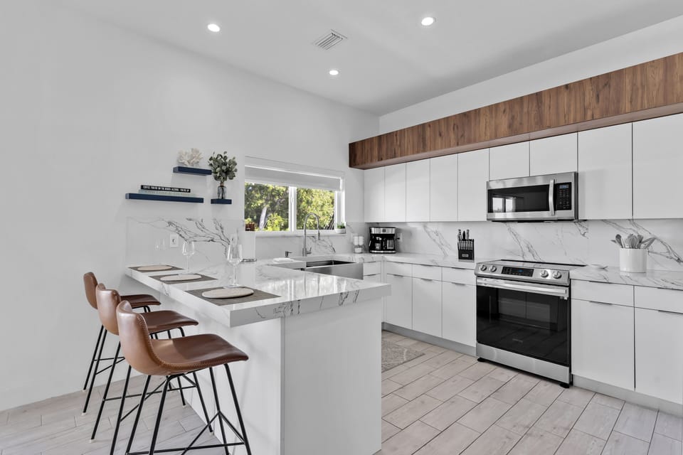 Updated and stocked eat-in kitchen with pantry