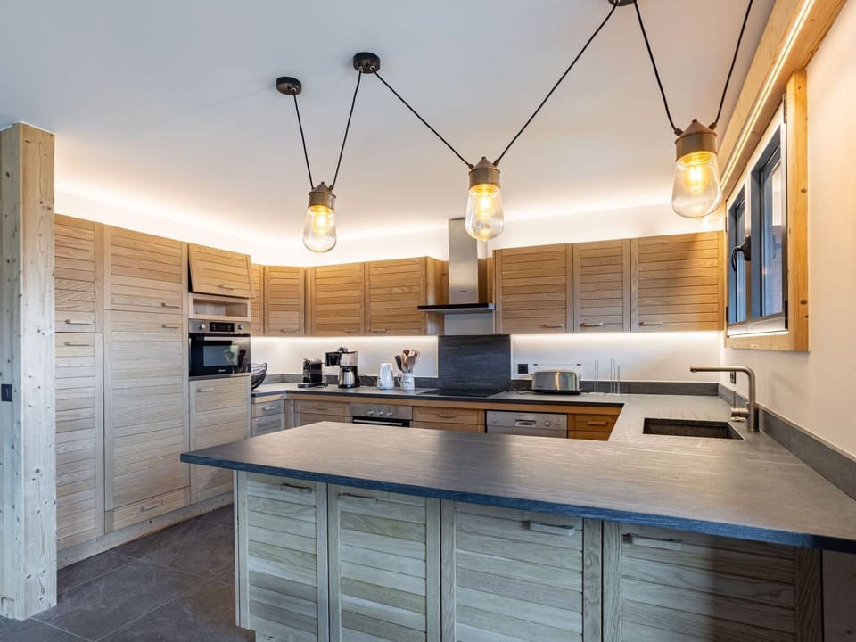 Countertop, Cabinetry, Property, Tap, Wood, Kitchen, Sink, Lighting, Table, Interior Design
