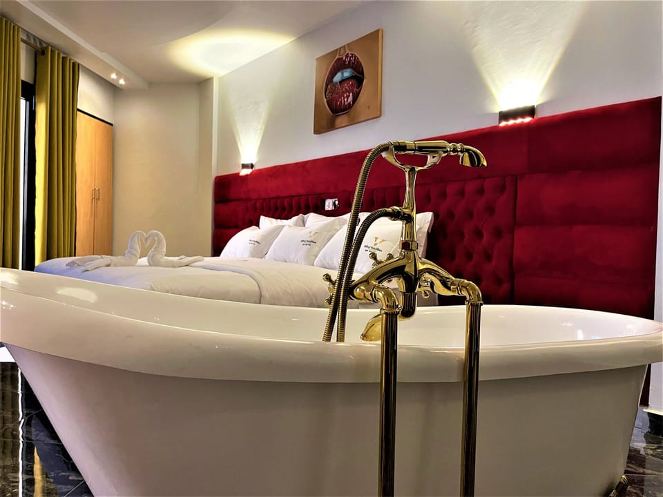 Royal Room | Premium bedding, down comforters, Select Comfort beds, in-room safe