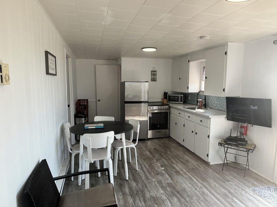 Standard Duplex, 2 Bedrooms, Ocean View | Private kitchen | Fridge, microwave, oven, stovetop