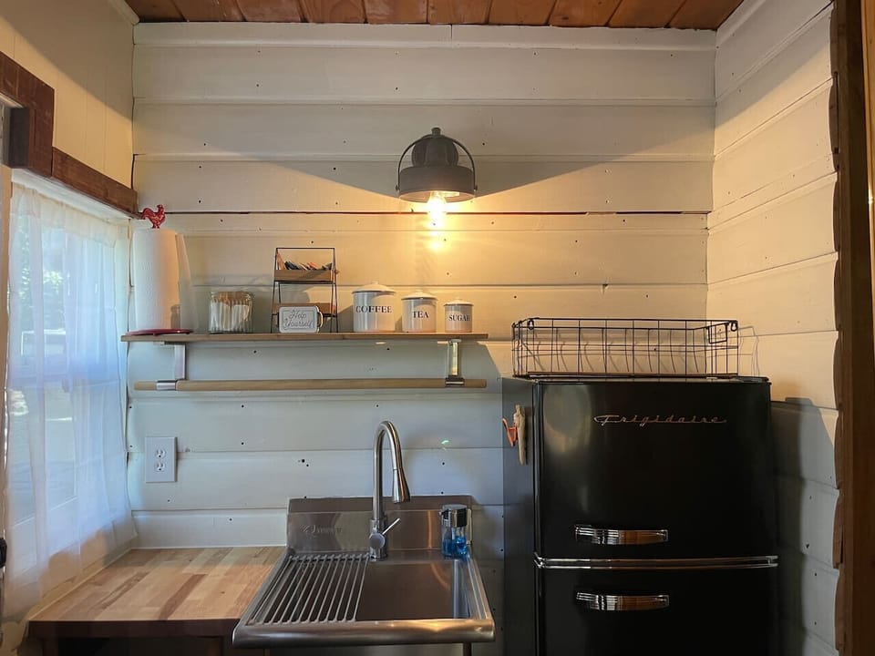 7.5 cubic foot retro refrigerator