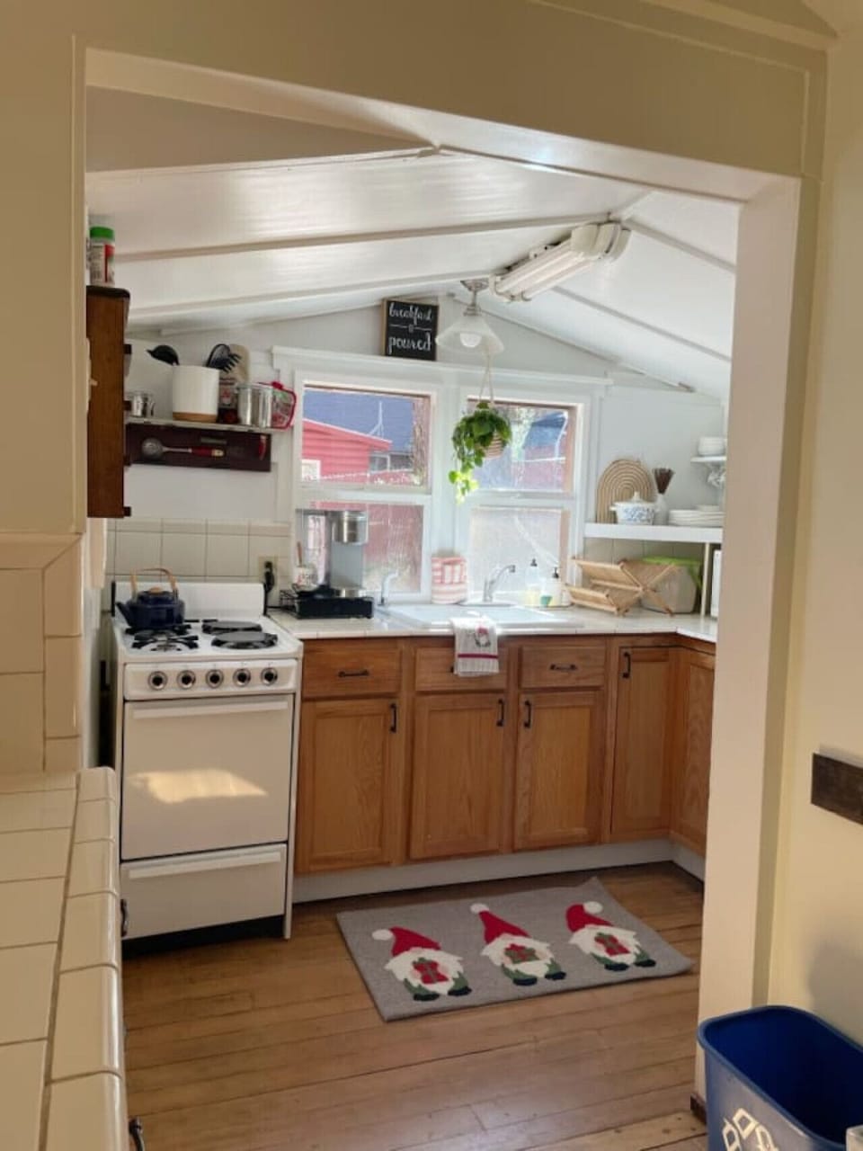 Cozy kitchen with views of the backyard!