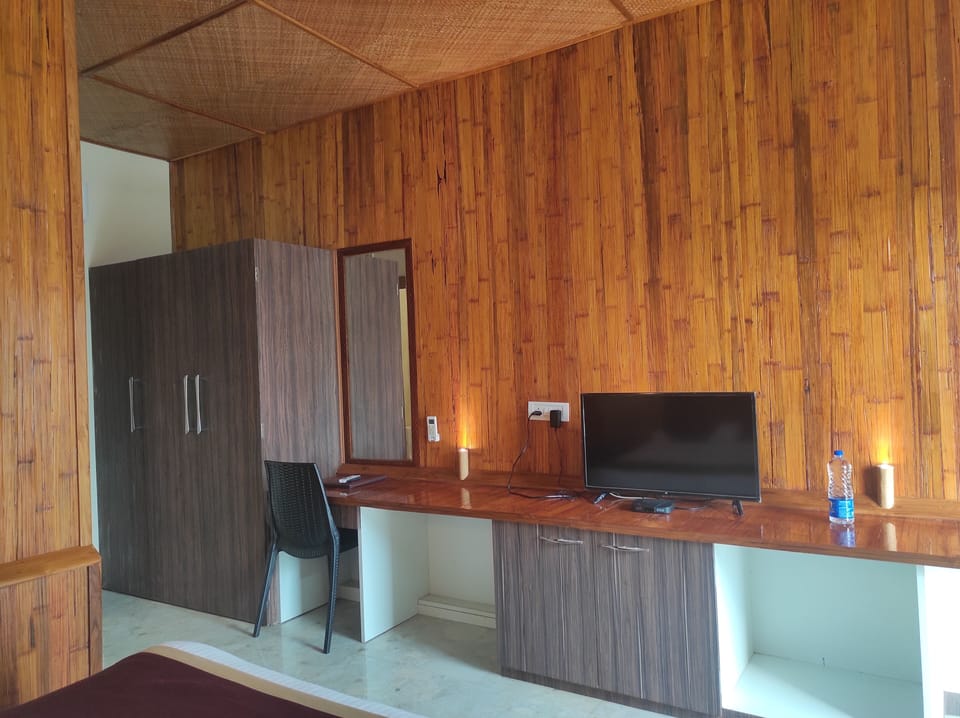 Deluxe Cottage, 1 King Bed | Premium bedding, laptop workspace, free WiFi, bed sheets
