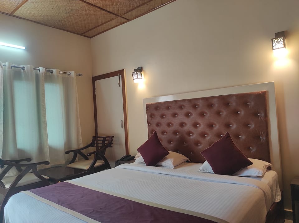 Premium bedding, laptop workspace, free WiFi, bed sheets