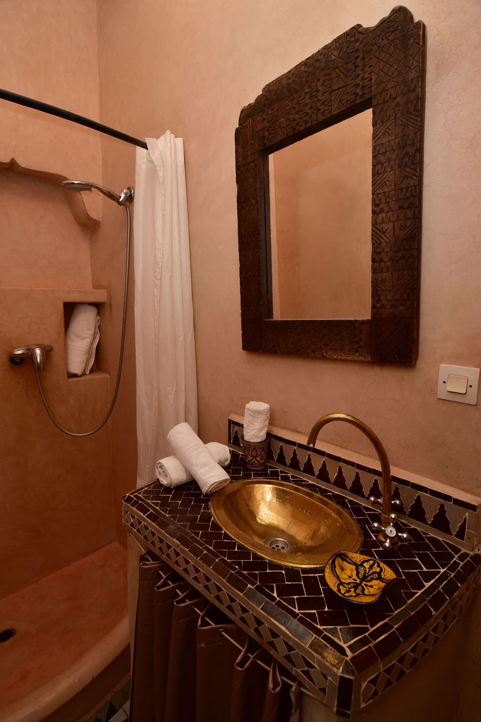 Standard Double or Twin Room | Bathroom | Shower, free toiletries, bathrobes, slippers