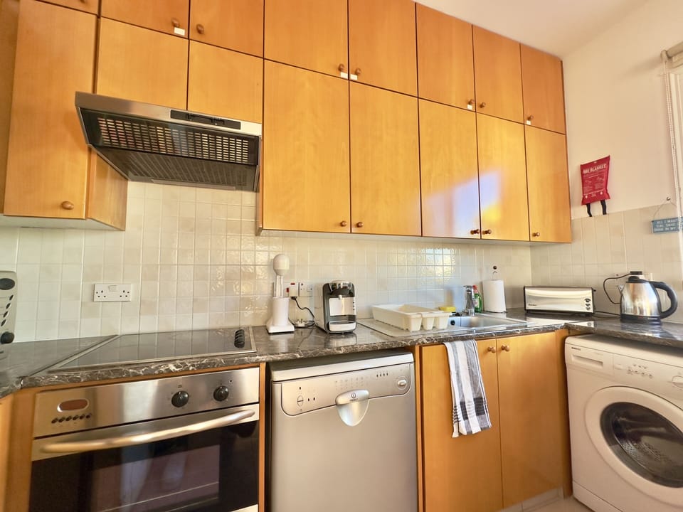 Fully equipped kitchen with microwave, kettle, toaster, dishwasher & w/machine.