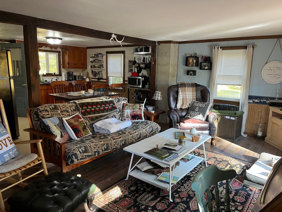 Common area (kitchen & dinning area in background)