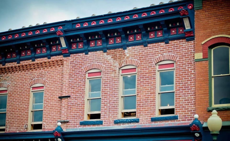 Located on Main Street next to all the best bars, restaurants & shopping! 2 minute walk to the river, 45 minutes to Monarch and 45 minutes to Mt Princeton hot springs. (1)