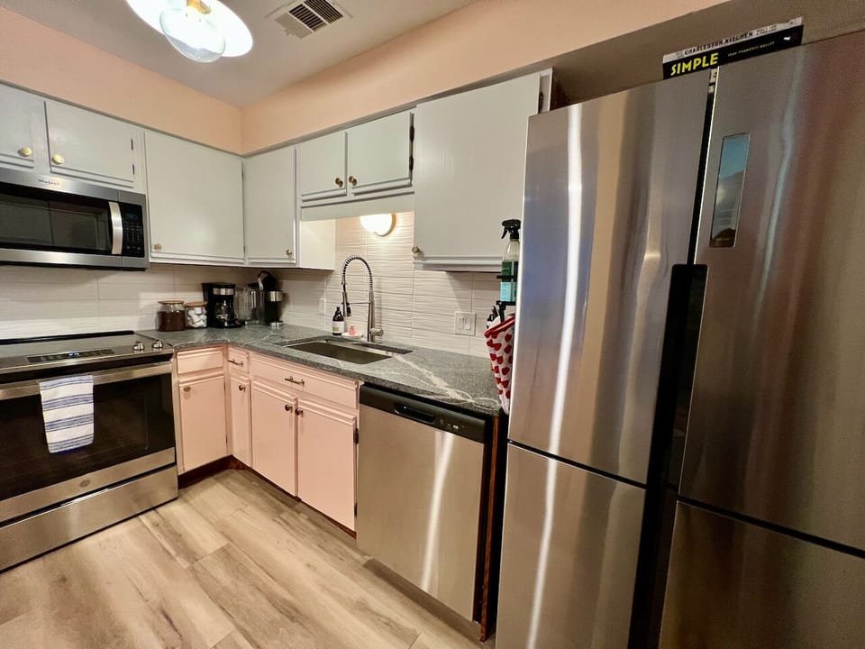 New stainless steel appliances, deep sink with pull-out faucet.