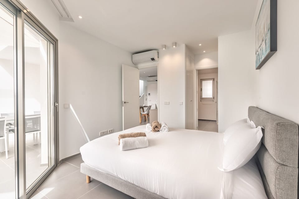 Large bedroom with bathroom