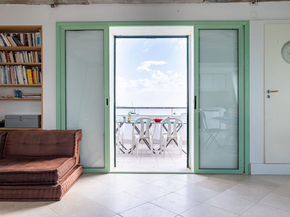Bicycle, Property, Building, Bookcase, Shelf, Door, Bicycle Wheel, House