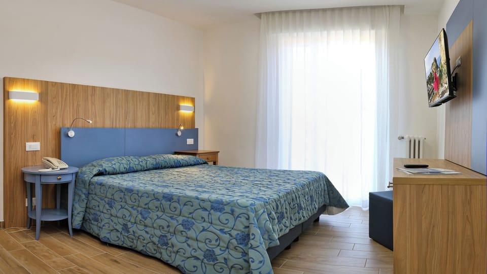 Superior Double Room | In-room safe, cribs/infant beds, free WiFi