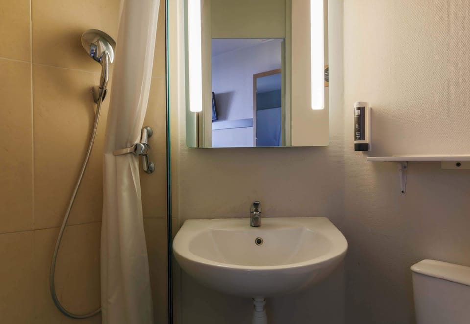 Shower, deep soaking tub, rainfall showerhead, hair dryer