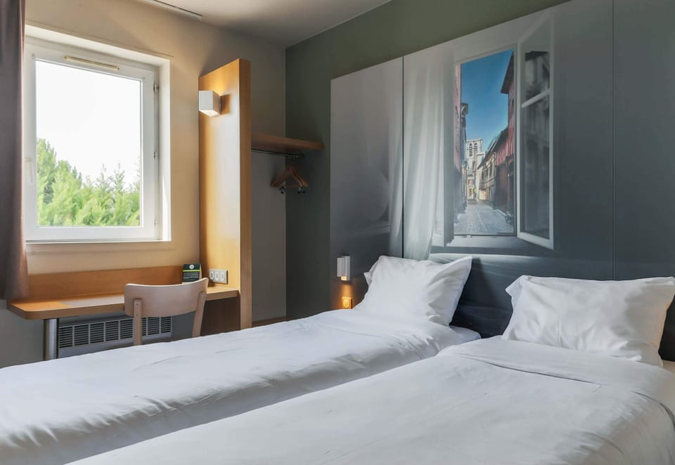 Twin Room, Non Smoking | Premium bedding, memory foam beds, desk, blackout drapes