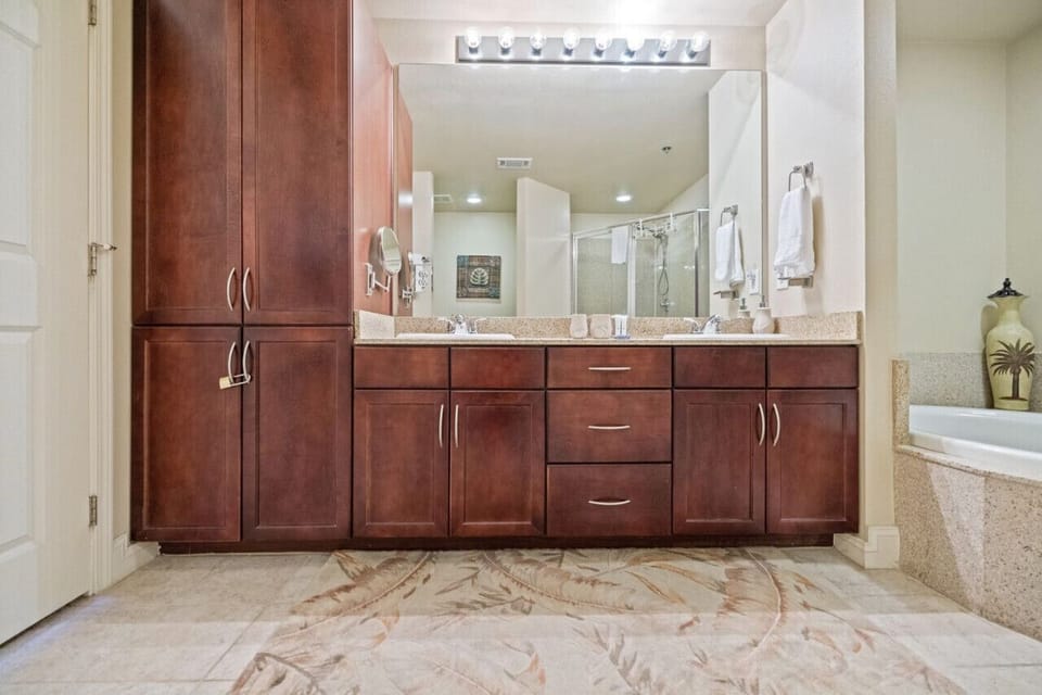 Master Bathroom!
