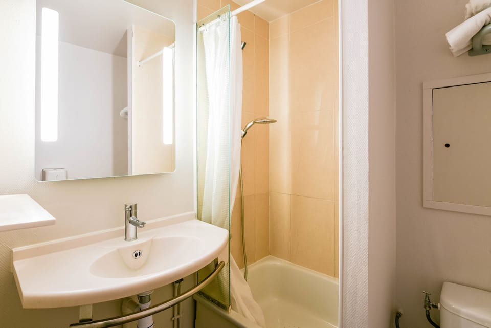 Shower, free toiletries, hair dryer, towels