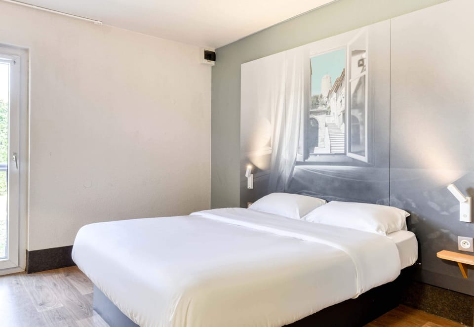 Double Room, Accessible, Non Smoking | Premium bedding, desk, blackout drapes, soundproofing