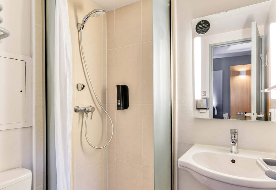 Shower, free toiletries, hair dryer, towels