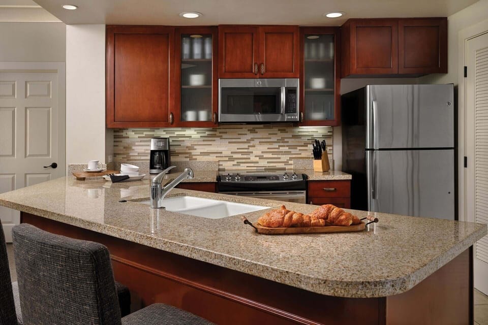 Full kitchen with all the necessary amenities for some good home cookin'