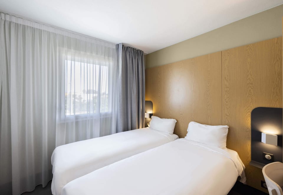 Twin Non-Smoking Room | Premium bedding, desk, blackout drapes, soundproofing
