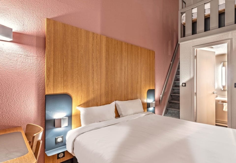 Quadruple Non-Smoking Room | Premium bedding, desk, blackout drapes, soundproofing