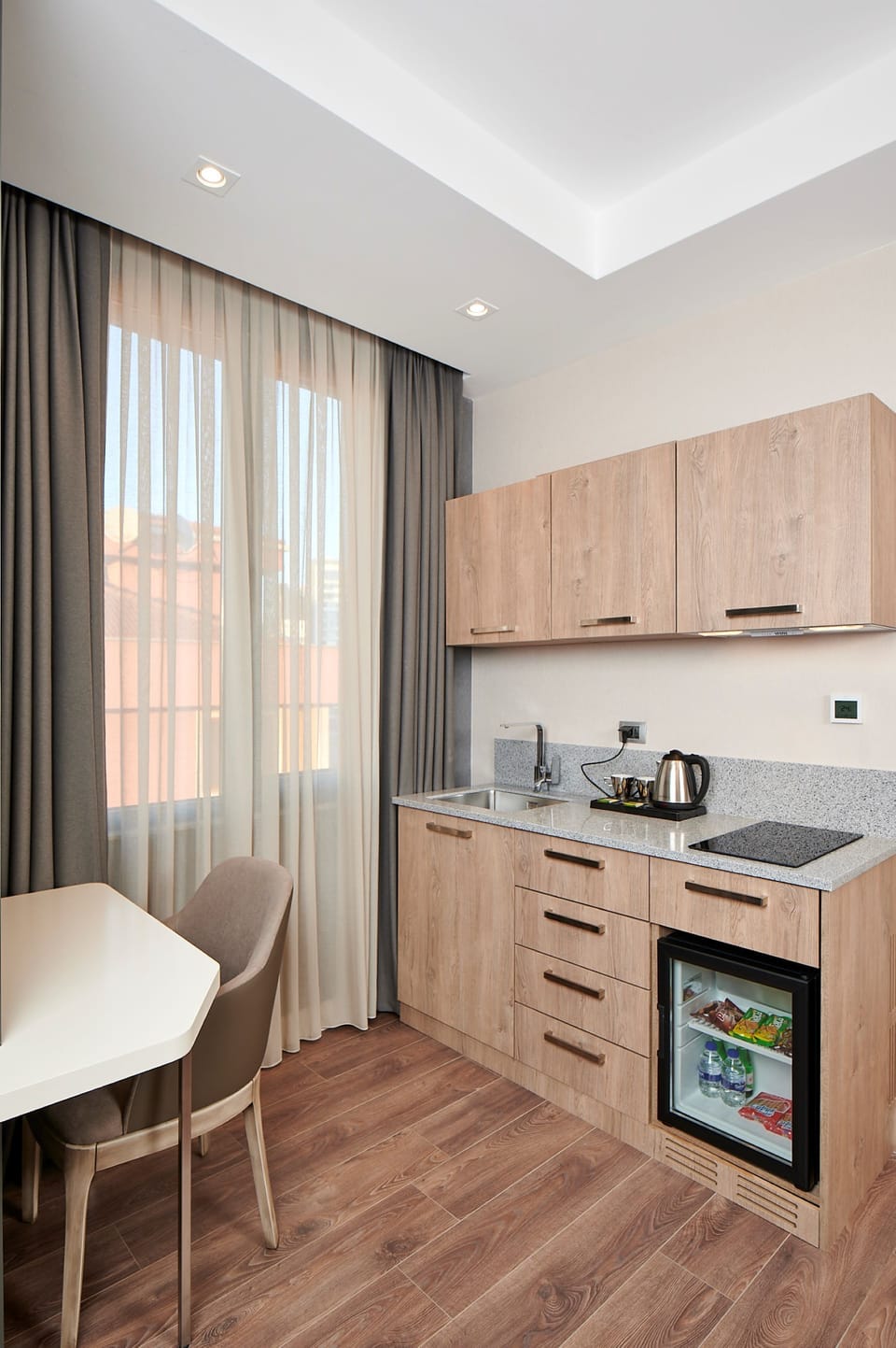 Deluxe Corner With Kitchen Room | Private kitchen | Coffee/tea maker, electric kettle