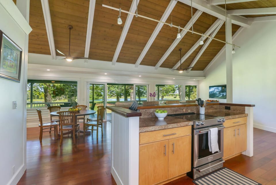 Fully equipped and stocked kitchen for all your dining needs