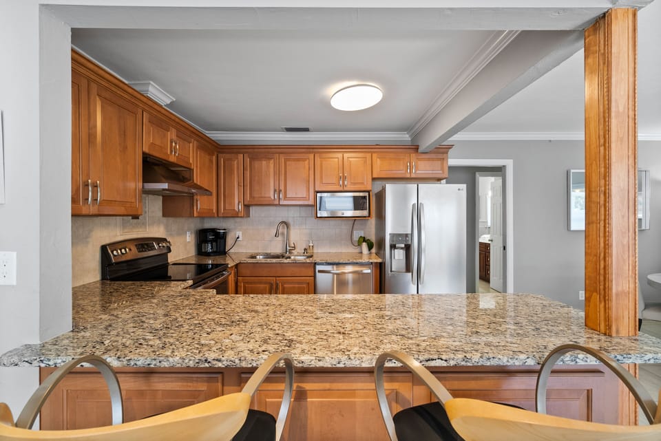 Full kitchen with bar seating
