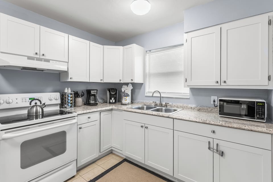 Full kitchen