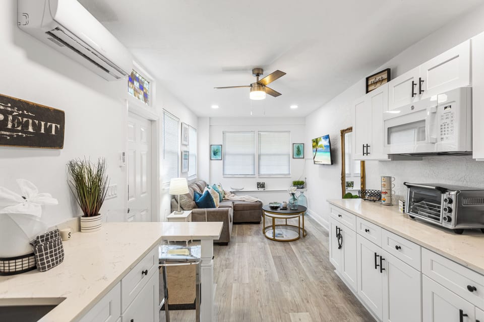 Breakfast area and living room