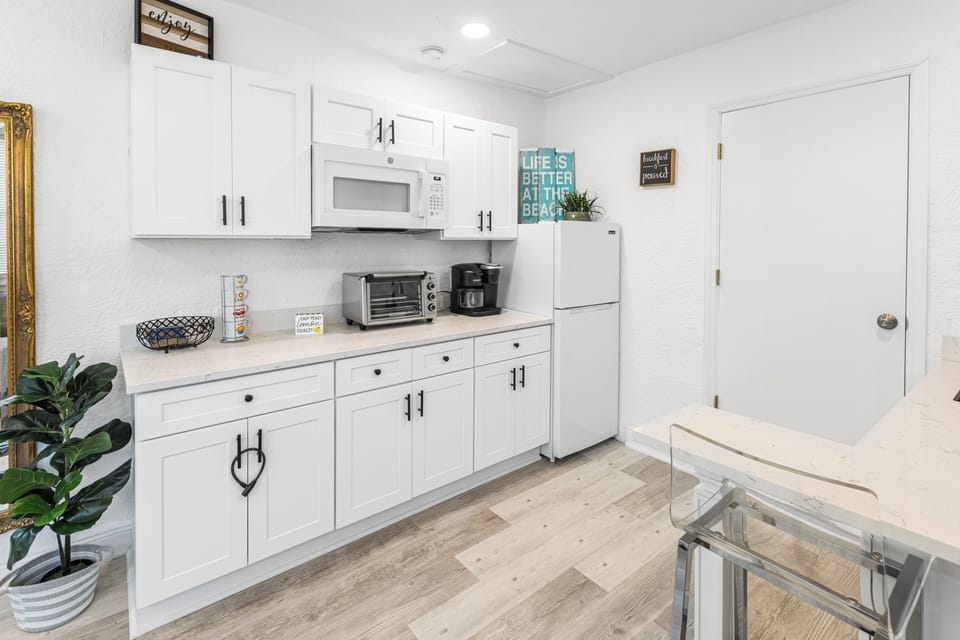 Kitchen - No stove only toaster oven