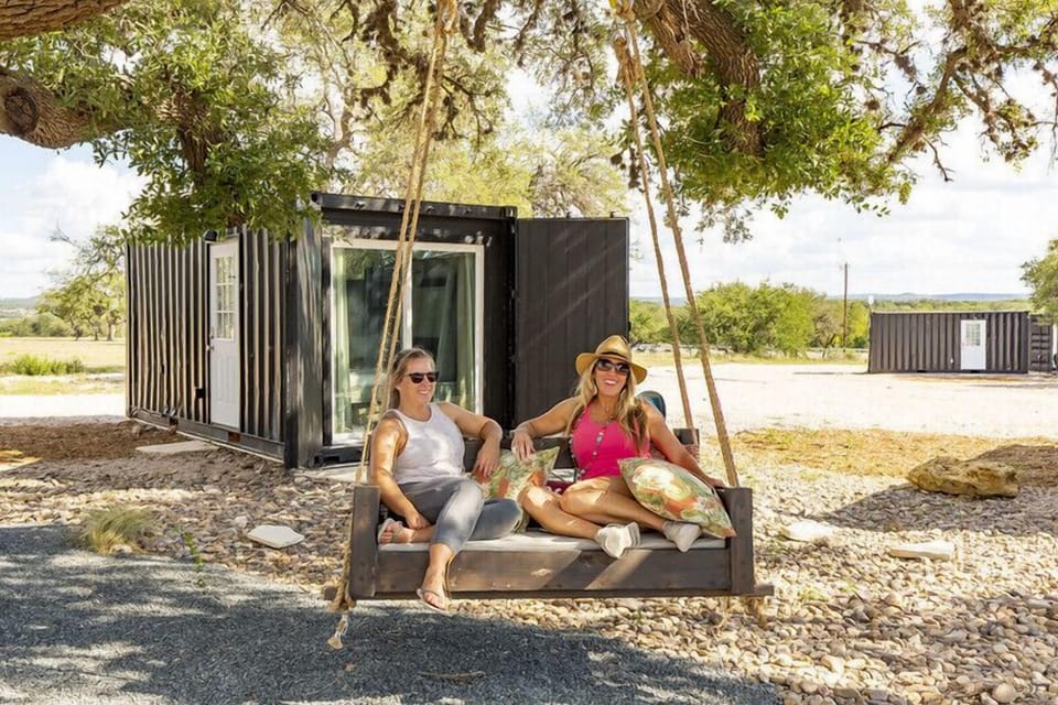 Day bed swing in Pod 2