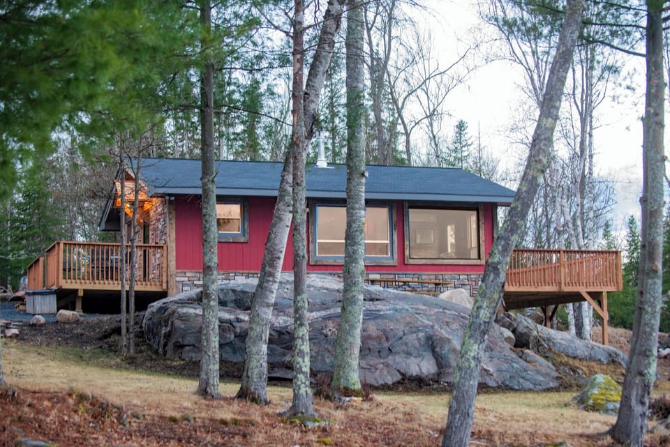 At over 2.8 billion years old, this rock displays meandering quartz veins!