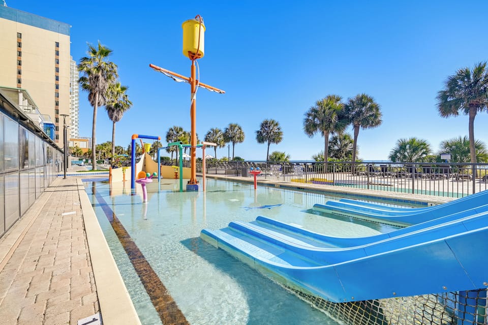Community Pool | The Breakers Resort