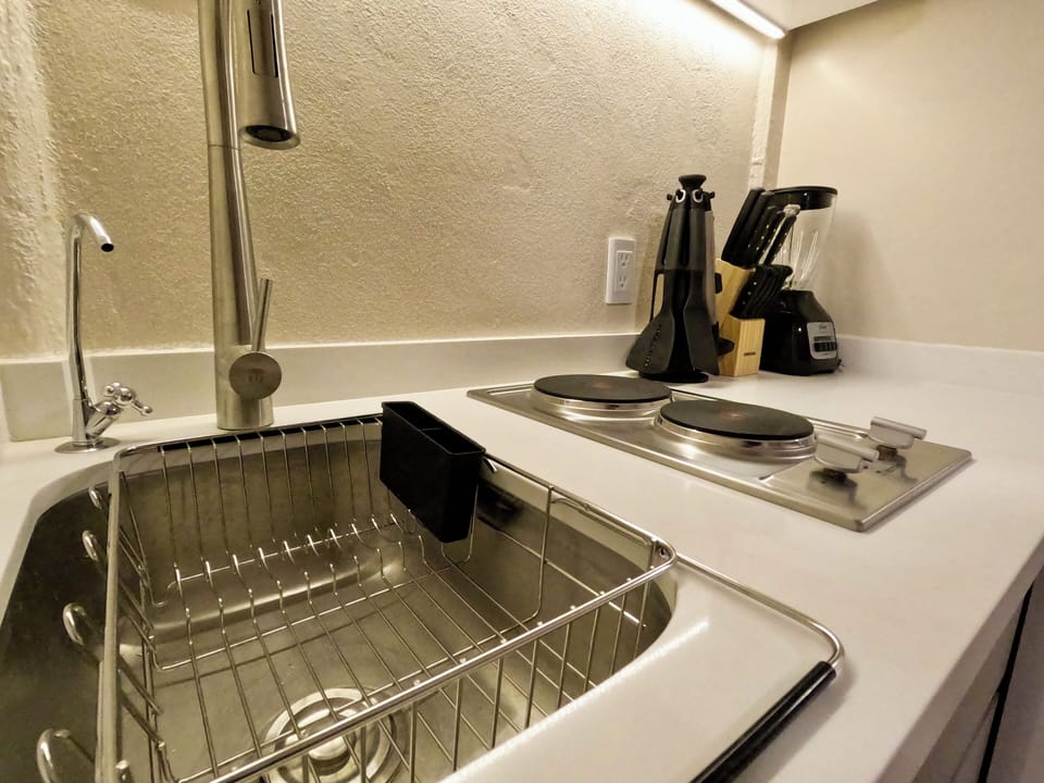 City Loft | Private kitchen | Microwave, espresso maker, coffee/tea maker, electric kettle