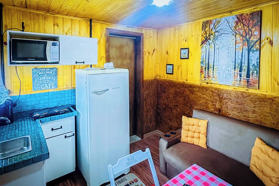Deluxe Cabin | Private kitchen | Shared fridge, microwave