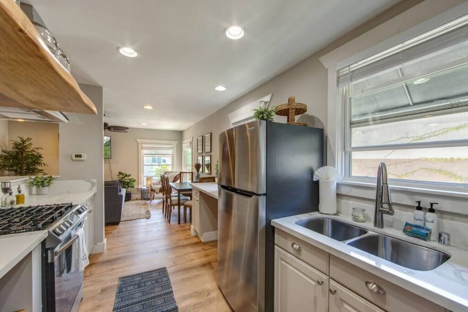 Brand new appliances available in this unit.