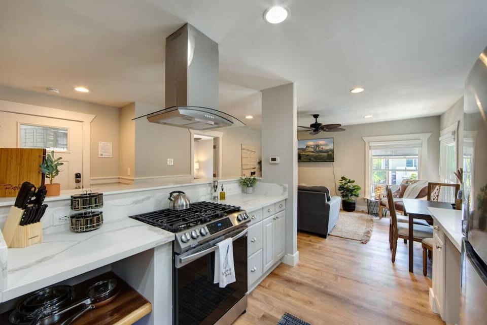 Welcome to the B Avenue Bungalows, Unit 3!
