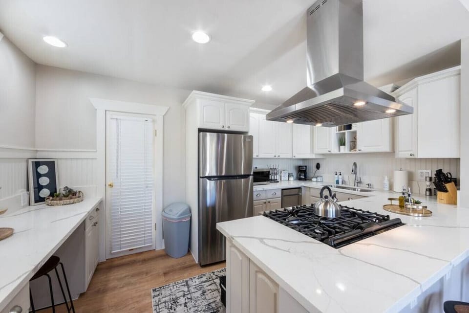 Fully-equipped kitchen area for you stay.