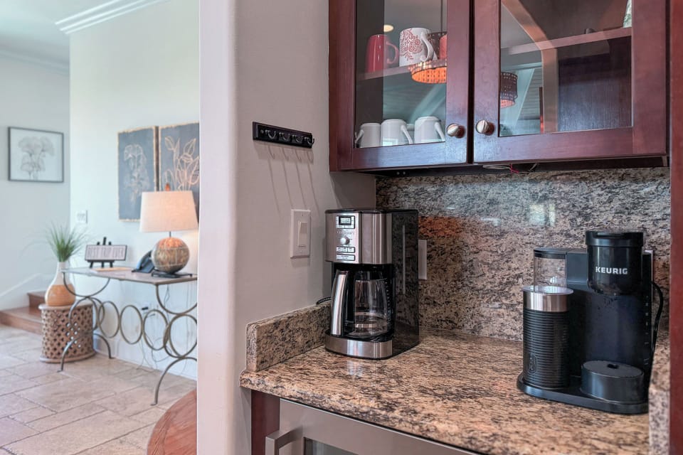 Regular drip and Keurig coffee maker