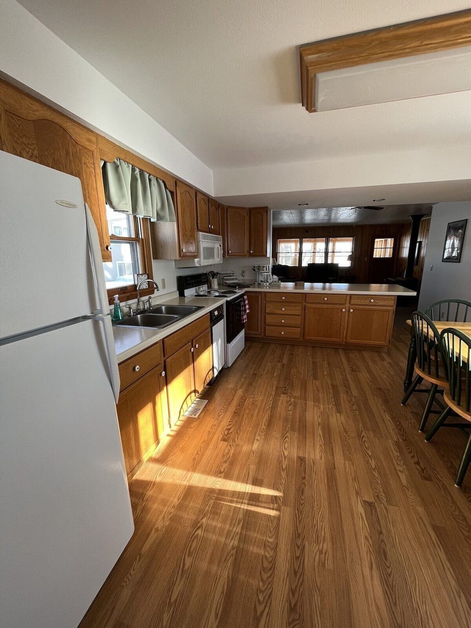 Roomy kitchen - everyone can help!