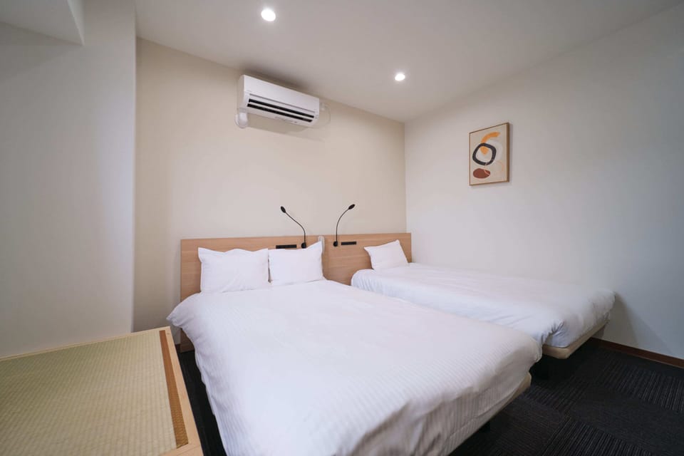 Basic Triple Room | Desk, free WiFi, bed sheets