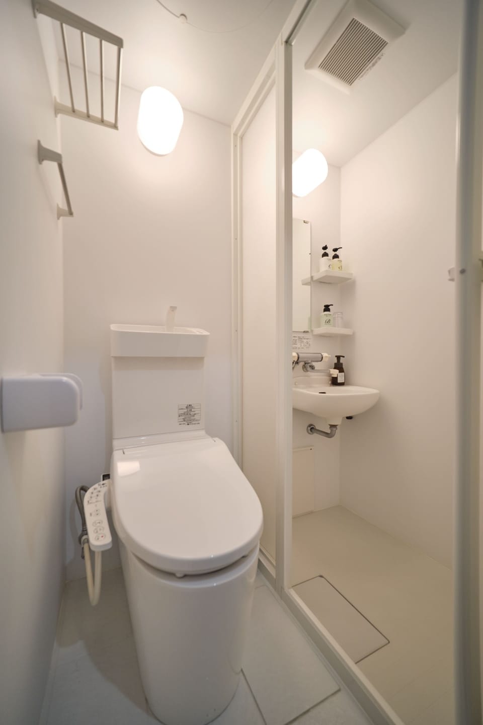 Basic Double Room | Bathroom | Hair dryer, slippers, towels, shampoo
