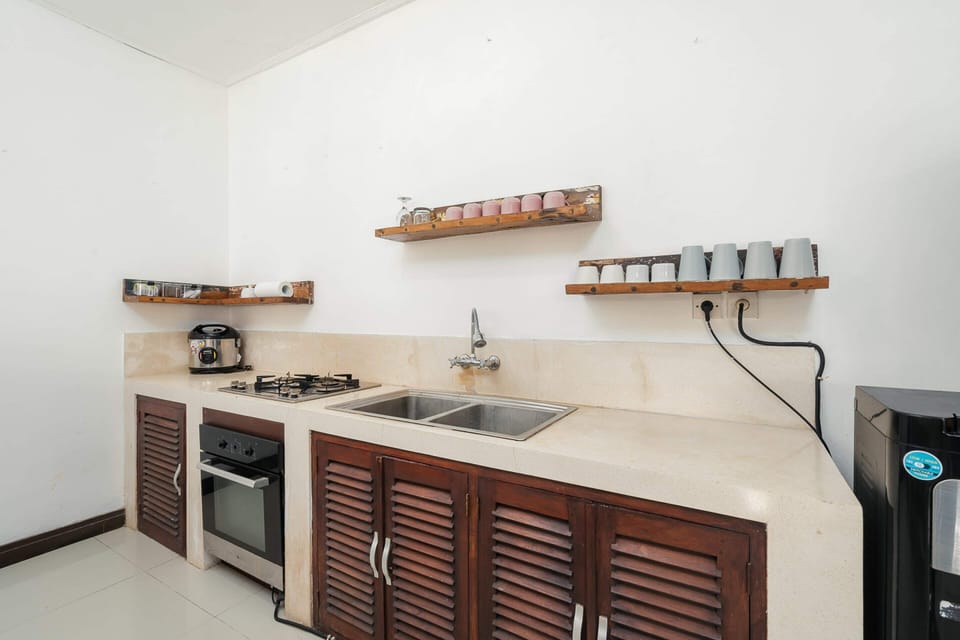 Basic Villa, 2 Queen Beds | Private kitchen | Fridge, microwave, stovetop, coffee/tea maker