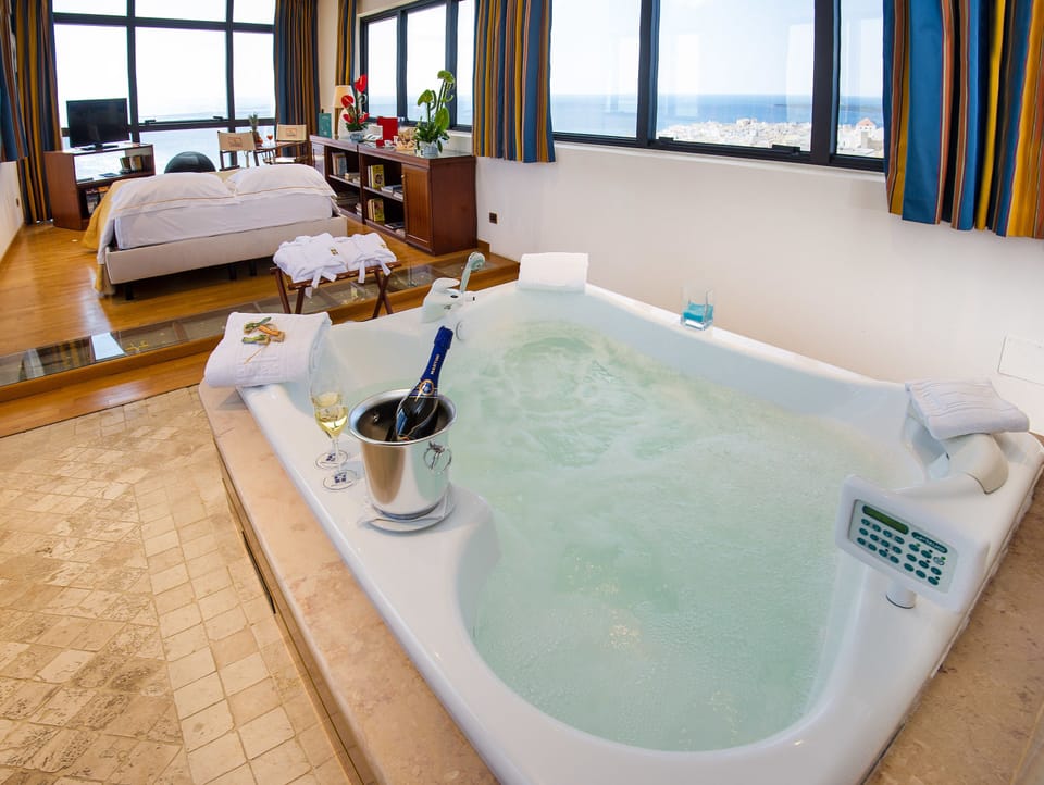 Executive Suite, Sea View | Jetted tub