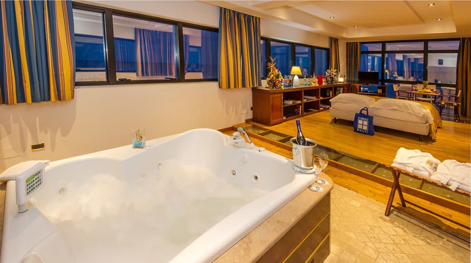 Executive Suite, Sea View | Jetted tub