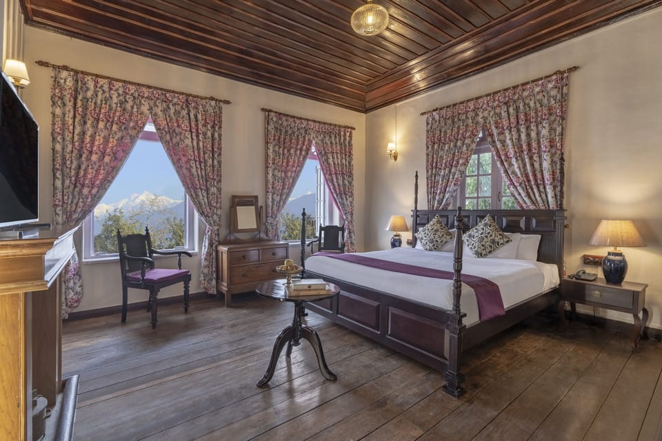 Maharaja Dinajpur Suite | In-room safe, desk, blackout drapes, bed sheets