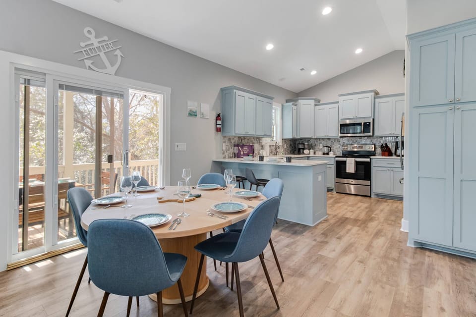Dining & Kitchen areas: Inspired by the blue waters of the Atlantic combined with the beige & brown hues of our sandy shores.