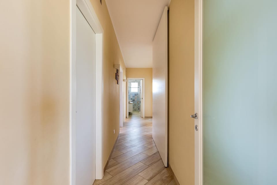3 bedrooms, iron/ironing board, bed sheets