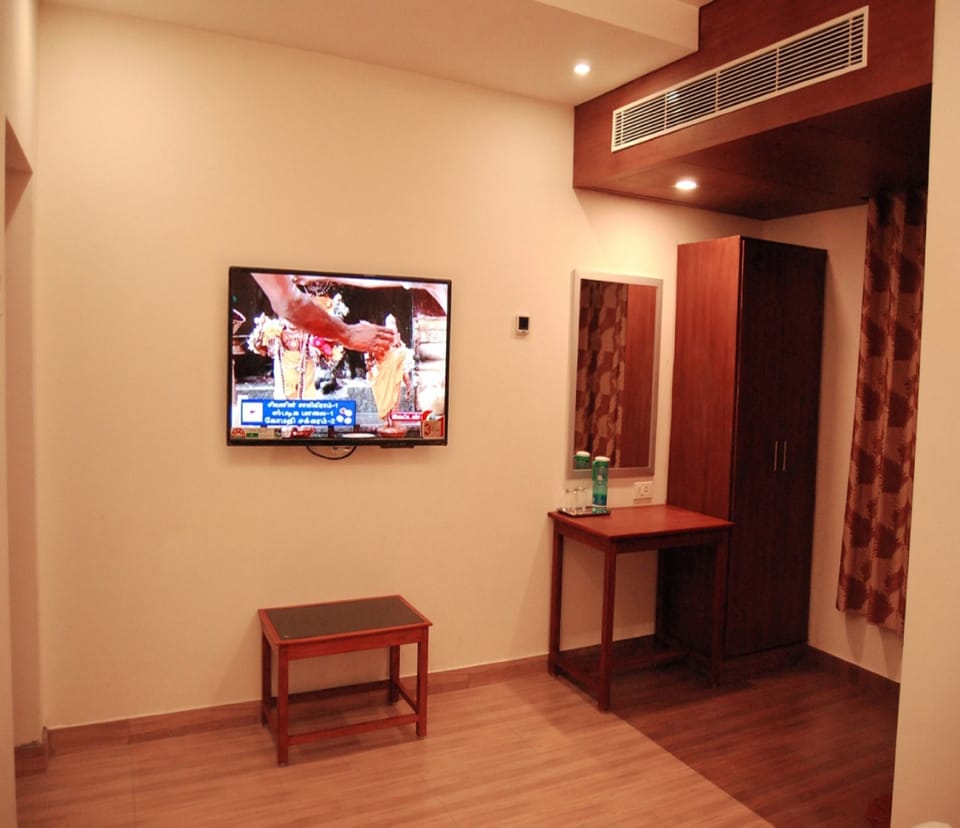 Deluxe Room | Egyptian cotton sheets, premium bedding, rollaway beds (surcharge)